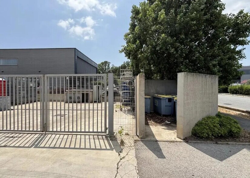 Industriel/Logistique dans Fréjus à louer - Photo de l’immeuble – Image 3 sur 4