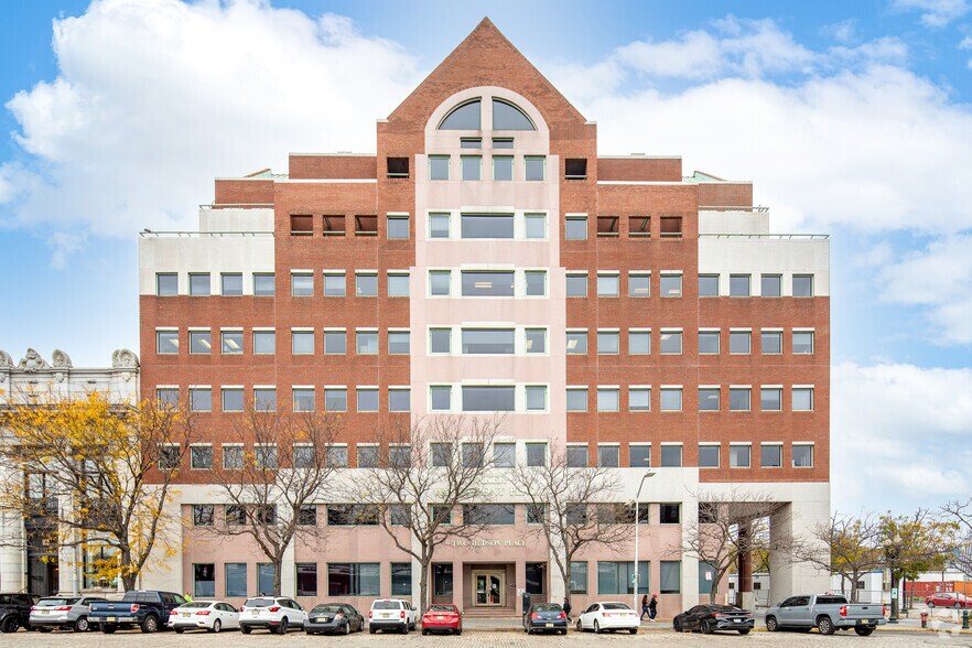 2 Hudson Pl, Hoboken, NJ à louer - Photo de l’immeuble – Image 2 sur 4