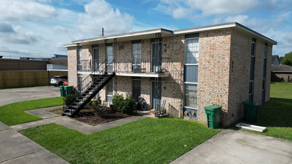 Simpson Fourplex Portfolio portefeuille de 1 biens à vendre sur LoopNet.fr - Photo de l’immeuble – Image 3 sur 23
