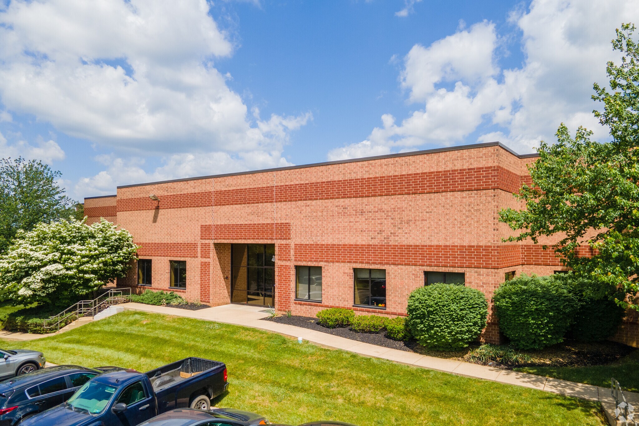 435 Creamery Way, Exton, PA à louer Photo de l’immeuble– Image 1 sur 11