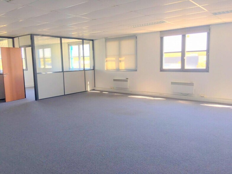 Bureau dans Poissy à louer - Photo intérieure – Image 3 sur 8