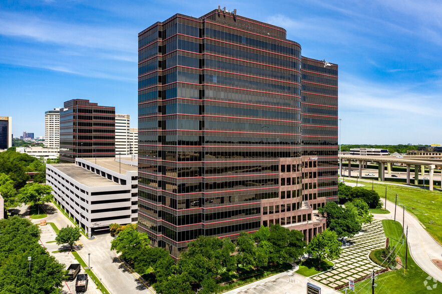 12801 N Central Expy, Dallas, TX à louer - Photo de l’immeuble – Image 2 sur 18