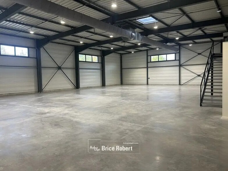 Industriel/Logistique dans Granieu à vendre - Photo de l’immeuble – Image 3 sur 6