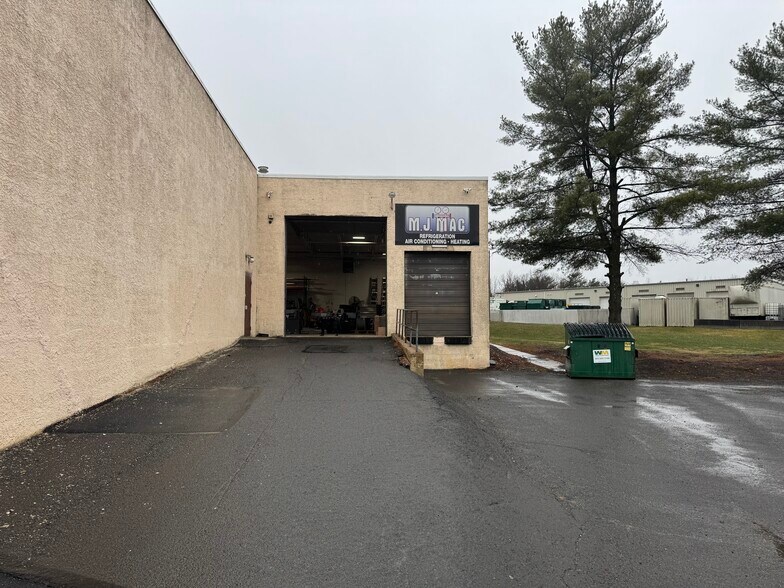 48 Vincent Cir, Warminster, PA à louer - Photo de l’immeuble – Image 3 sur 10