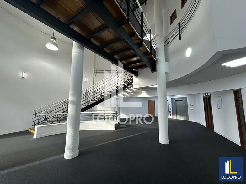 Bureau dans SOPHIA ANTIPOLIS à louer - Hall d’entrée – Image 2 sur 12