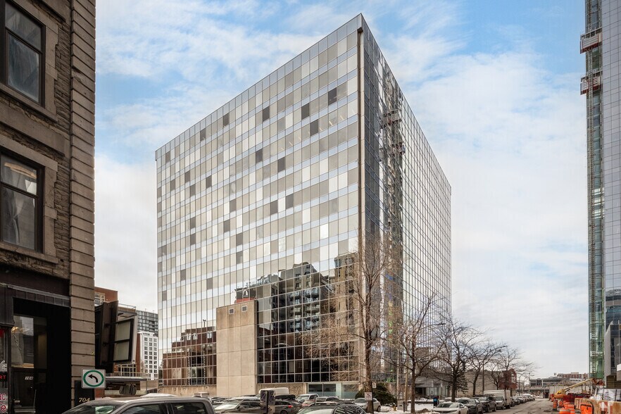 740 Rue Notre-Dame O, Montréal, QC à louer - Photo de l’immeuble – Image 1 sur 16