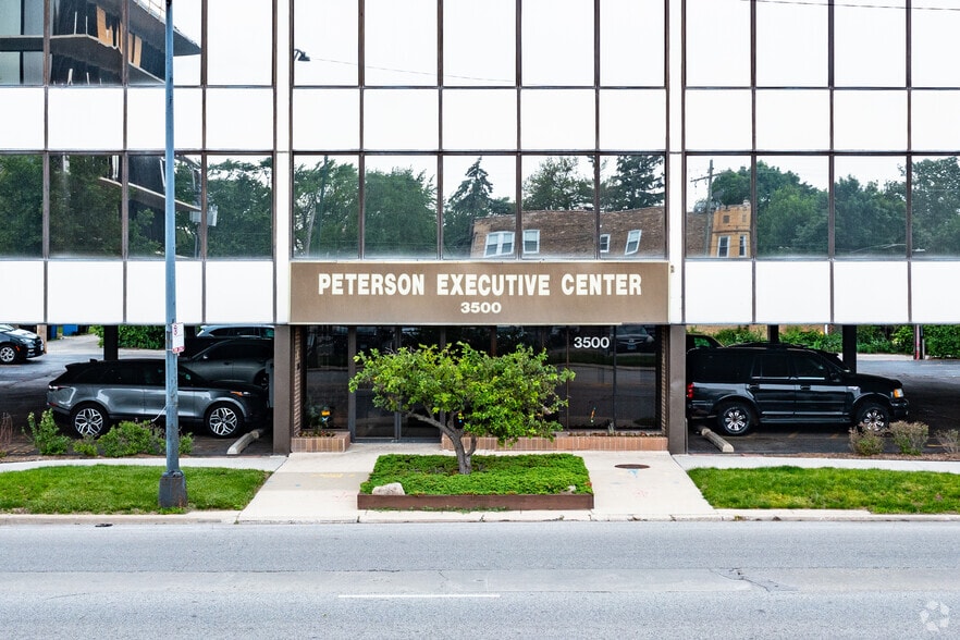 3500 W Peterson Ave, Chicago, IL à louer - Photo de l’immeuble – Image 3 sur 5