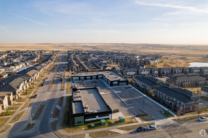 750 Nolan Hill Blvd NW, Calgary, AB à vendre - Aérien – Image 3 sur 13