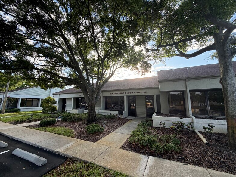 1831 N Belcher Rd, Clearwater, FL à louer - Photo principale – Image 1 sur 6