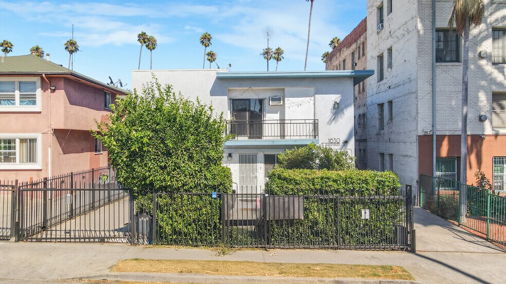 1630 N Harvard Blvd, Los Angeles, CA à vendre - Photo de l’immeuble – Image 3 sur 22