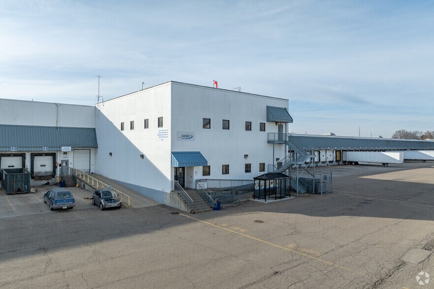 4676 Erie Ave SW, Navarre, OH à vendre - Photo principale – Image 1 sur 35
