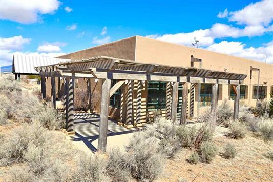 202 Bendix Dr, Taos, NM à vendre Photo de l’immeuble– Image 1 sur 20
