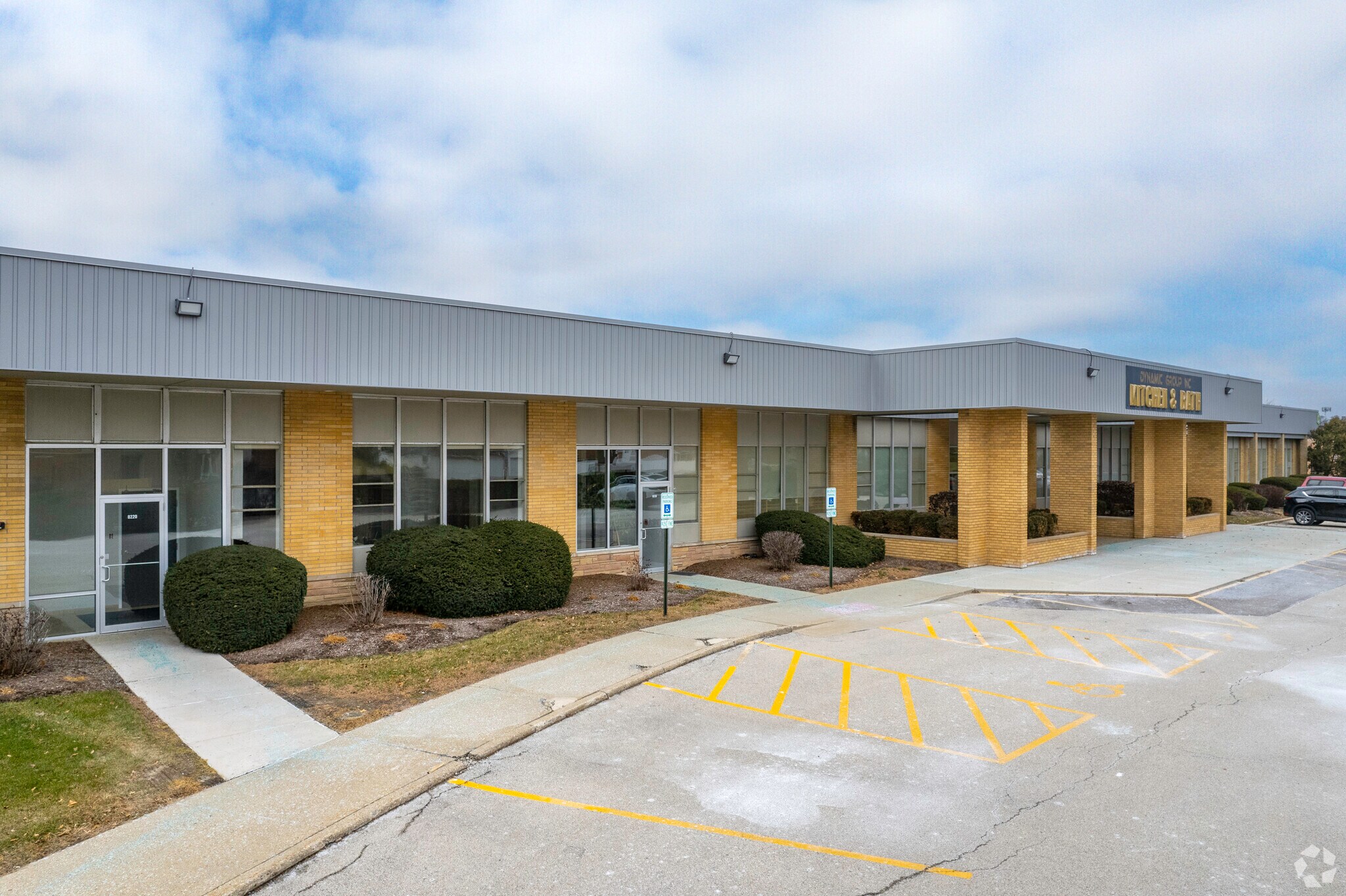 8220-8290 Austin Ave, Morton Grove, IL à louer Photo de l’immeuble– Image 1 sur 8