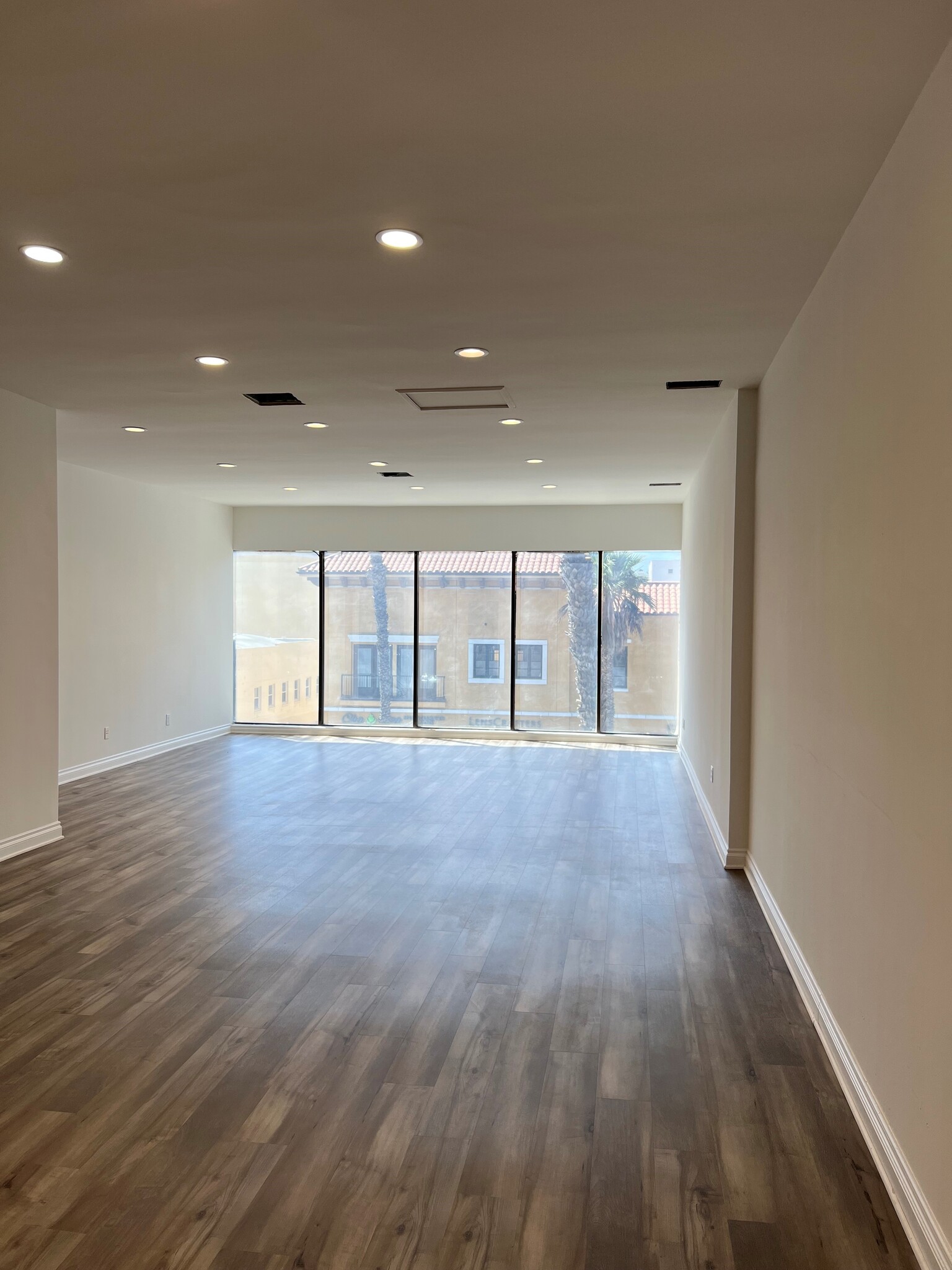318-322 Wilshire Blvd, Santa Monica, CA à louer Photo intérieure– Image 1 sur 9