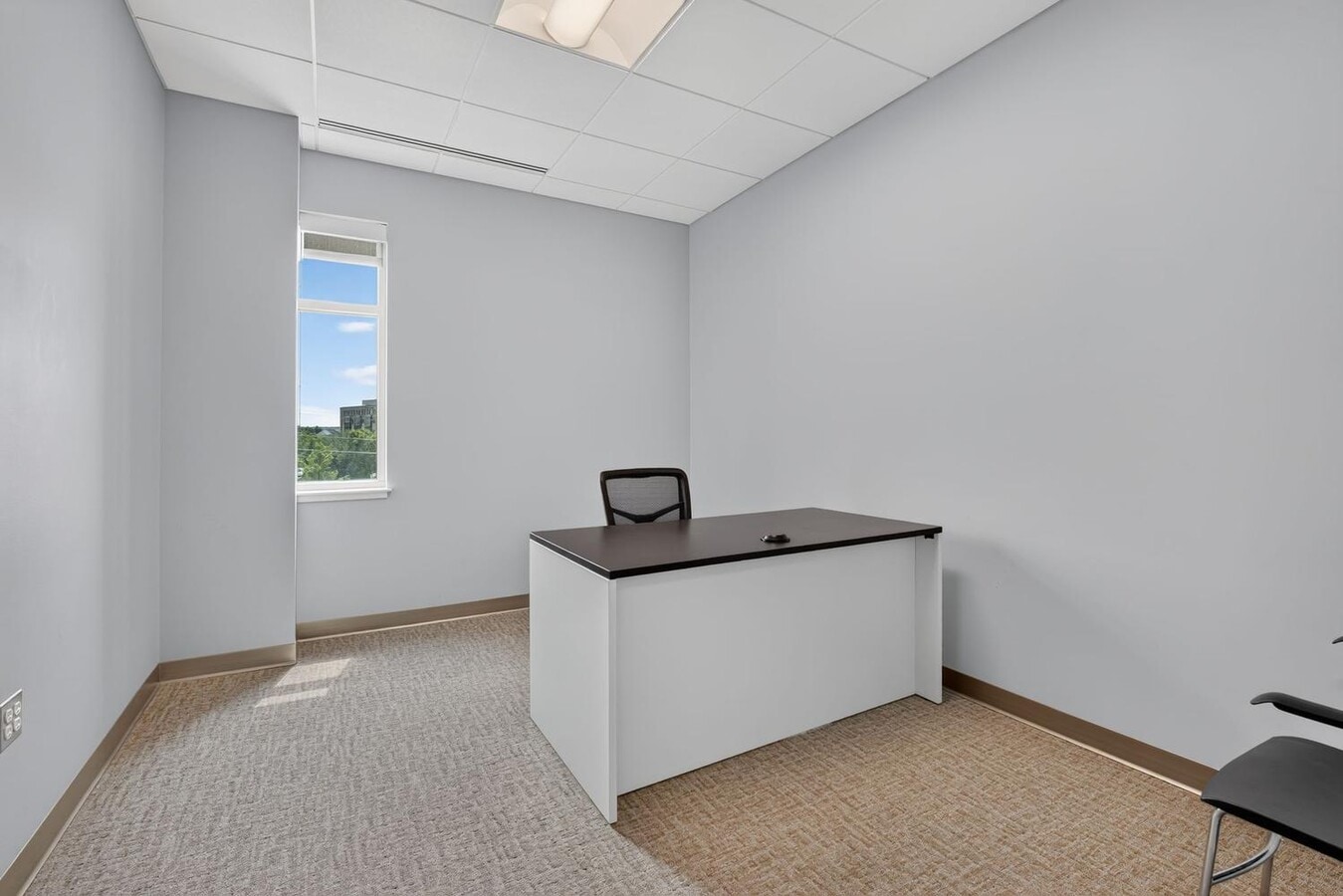 24430 Stone Springs Blvd, Dulles Town Center, VA 20166 - Lot 375 -  - Photo intérieure - Image 1 of 14