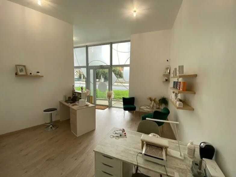 Local commercial dans Carbon-Blanc à louer - Photo intérieure – Image 3 sur 12