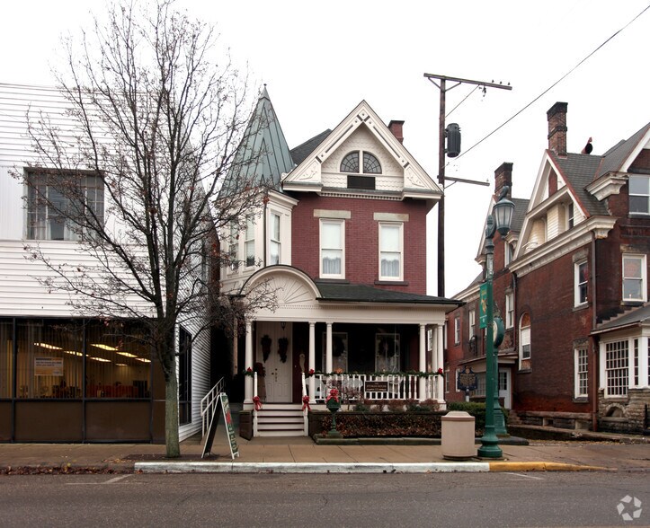 122 W 5th St, East Liverpool, OH à vendre - Photo de l’immeuble – Image 2 sur 2