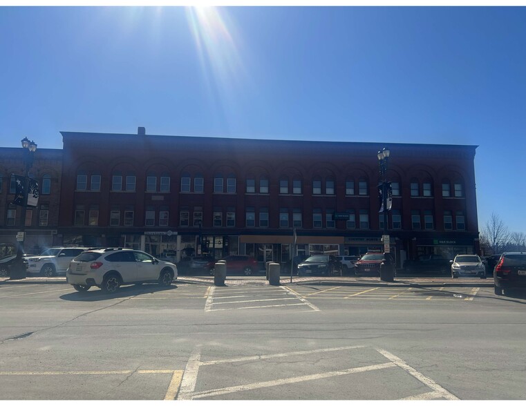 15 Market Sq, Houlton, ME à vendre - Photo principale – Image 1 sur 3
