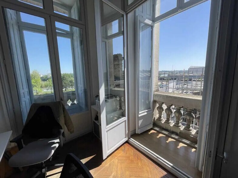 Bureau dans Bordeaux à louer - Photo de l’immeuble – Image 3 sur 8