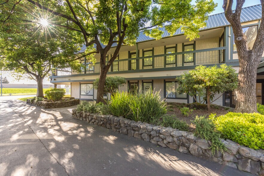 6050 Commerce Blvd, Rohnert Park, CA à louer - Photo de l’immeuble – Image 3 sur 13