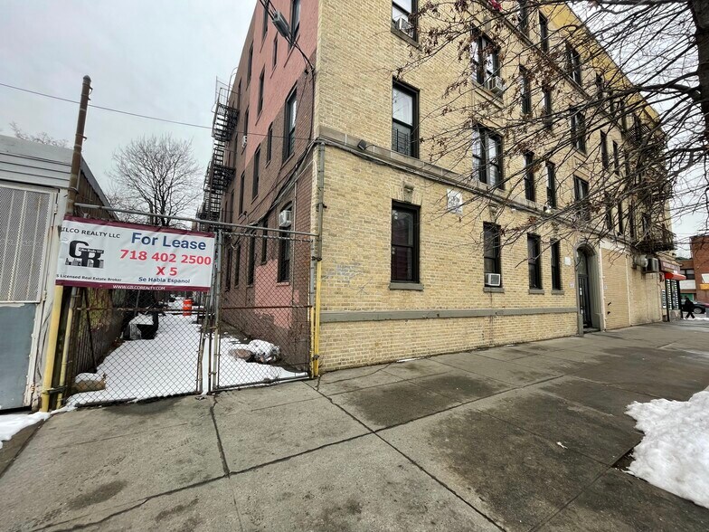 666 Dumont Ave, Brooklyn, NY à louer - Photo de l’immeuble – Image 1 sur 7