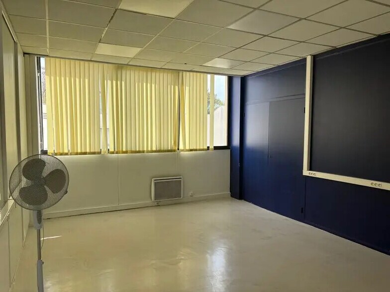 Bureau dans Joinville-le-Pont à louer - Photo de l’immeuble – Image 3 sur 11