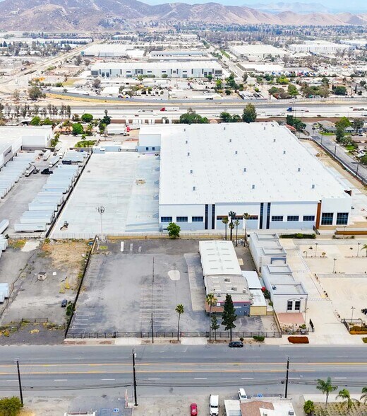 14765 Valley Blvd, Fontana, CA à louer - Photo de l’immeuble – Image 2 sur 4