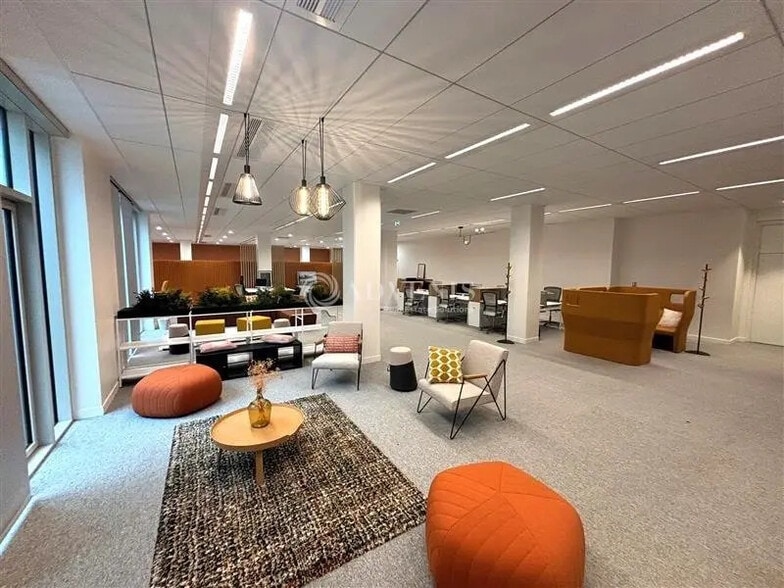 Bureau dans Fontenay-sous-Bois à louer - Photo de l’immeuble – Image 1 sur 7