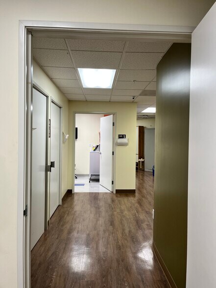 1577 E Chevy Chase Dr, Glendale, CA à louer - Photo de l’immeuble – Image 3 sur 22