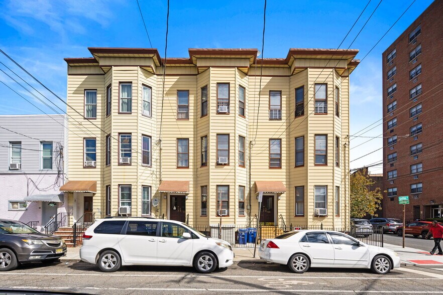 130-132 Griffith St, Jersey City, NJ à vendre - Photo principale – Image 2 sur 11