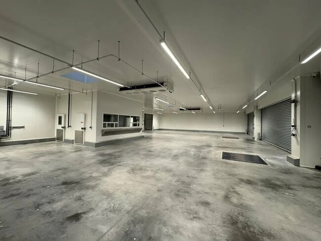 Plus de détails pour Bureau, Industriel/Logistique à louer