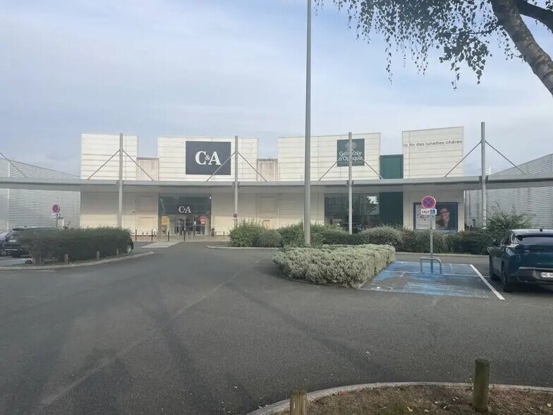 Local commercial dans Chambly à louer - Photo de l’immeuble – Image 3 sur 9