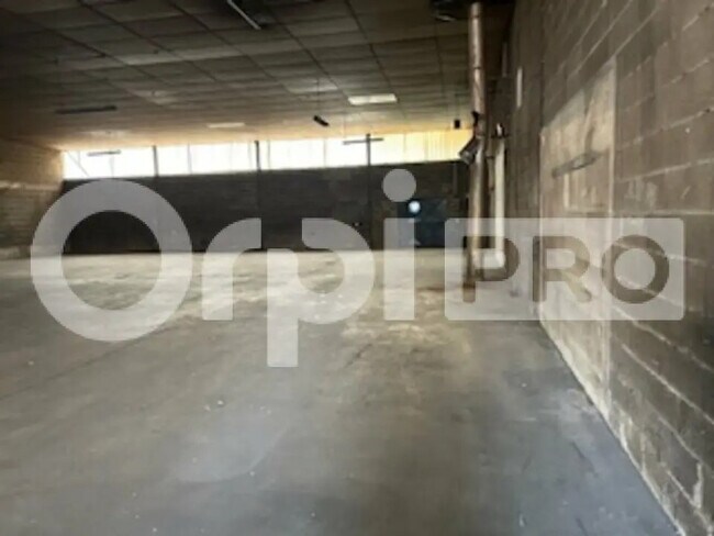 Plus de détails pour Local d'activités à louer