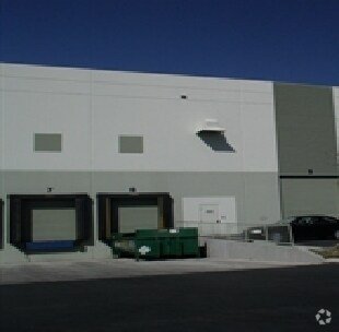 875 E Patriot Blvd, Reno, NV à louer - Photo de l’immeuble – Image 2 sur 7
