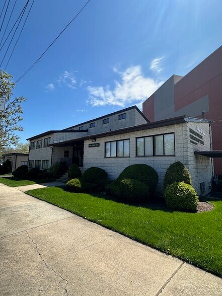 2153 Richmond Ave, Staten Island, NY à vendre - Photo de l’immeuble – Image 3 sur 14