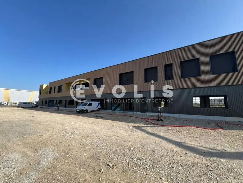 Local d’activités dans La Boisse à louer - Photo de l’immeuble – Image 3 sur 31