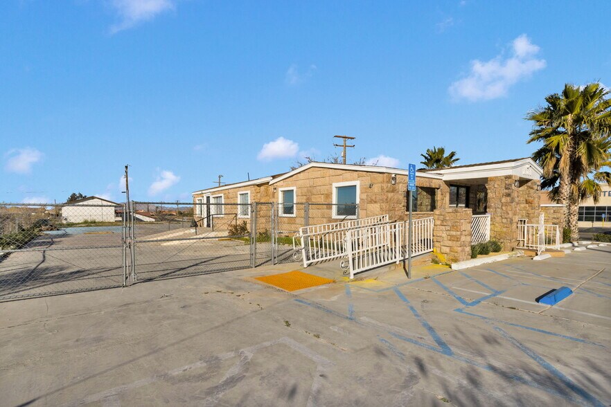 16088 Outer Bear Valley Rd, Victorville, CA à louer - Photo de l’immeuble – Image 3 sur 34