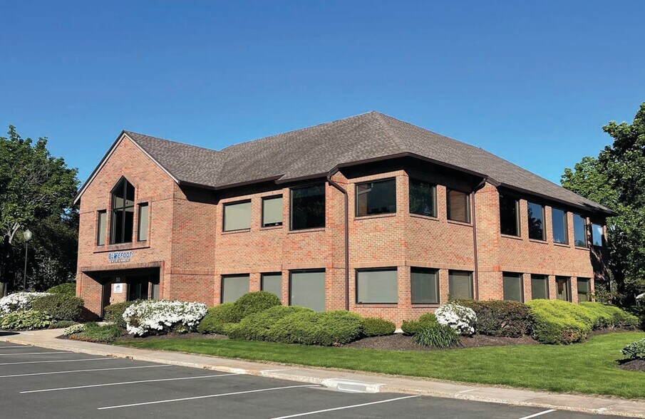 50 Avon Meadow Ln, Avon, CT à louer - Photo de l’immeuble – Image 1 sur 6