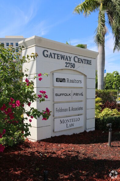 2750 NE 185th St, Aventura, FL à louer - Photo de l’immeuble – Image 3 sur 21