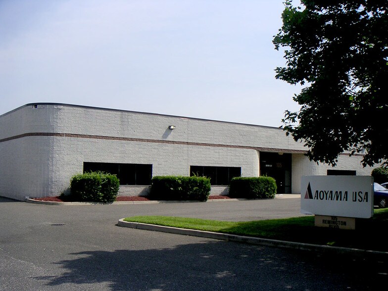 105 Remington Blvd, Ronkonkoma, NY à louer - Photo de l’immeuble – Image 3 sur 3