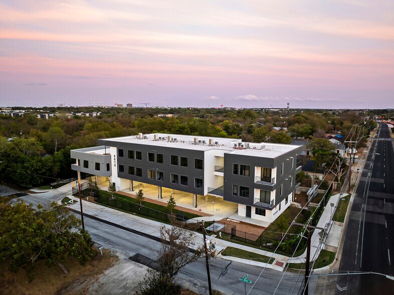5515 Humming Bird Ln, Austin, TX à vendre - Photo de l’immeuble – Image 3 sur 23