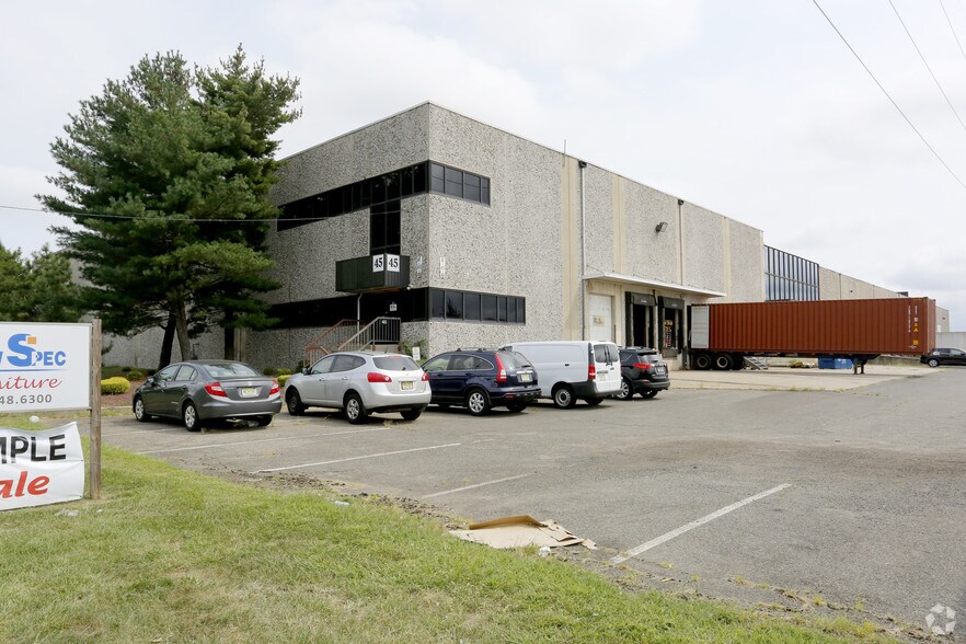 41-49 Executive Ave, Edison, NJ à louer - Photo principale – Image 1 sur 5