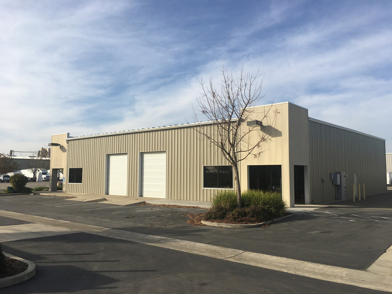 4545 Skyway Dr, Olivehurst, CA à louer - Photo de l’immeuble – Image 3 sur 4