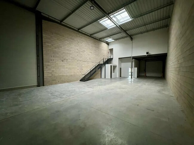 Plus de détails pour 17 Rue Henri Becquerel, Aulnay-sous-Bois - Bureau, Local d'activités à louer