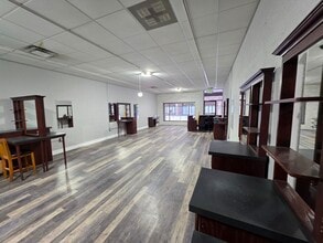 417-435 Ridge Rd, Munster, IN à louer Photo intérieure– Image 2 sur 6