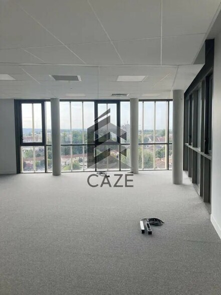 Bureau dans Bordeaux à louer - Photo de l’immeuble – Image 3 sur 7