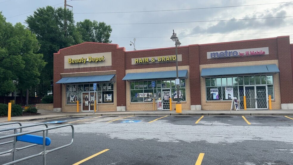 Historic Westside Village Shopping portefeuille de 2 biens à vendre sur LoopNet.fr - Vidéo sur l’annonce professionnelle – Image 3 sur 23