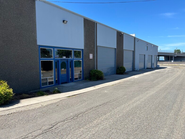 1305 W 17th St, Vancouver, WA à vendre - Photo de l’immeuble – Image 2 sur 4