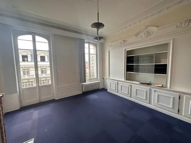 Bureau dans Saint-Étienne à vendre - Photo de l’immeuble – Image 2 sur 6