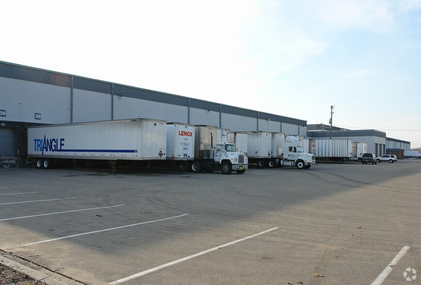 2500 Walnut St, Roseville, MN à louer - Photo de l’immeuble – Image 3 sur 5